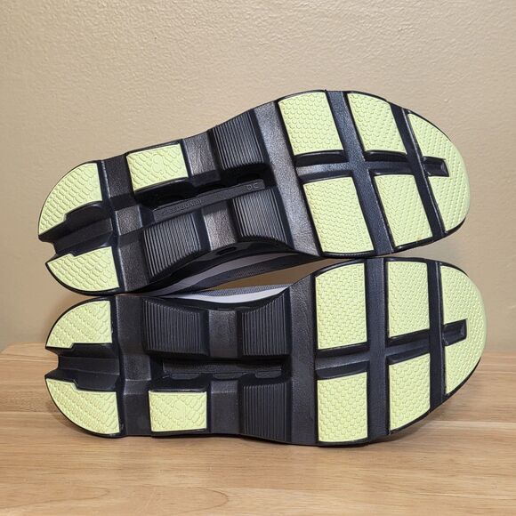 Athletic_Shoes